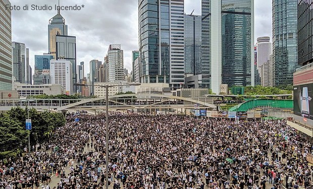 Il vescovo ausiliare di Hong Kong chiede un'indagine indipendente sulla morte del giovane universitario